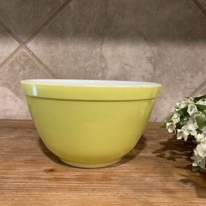 Pyrex 401 verde mixing bowl